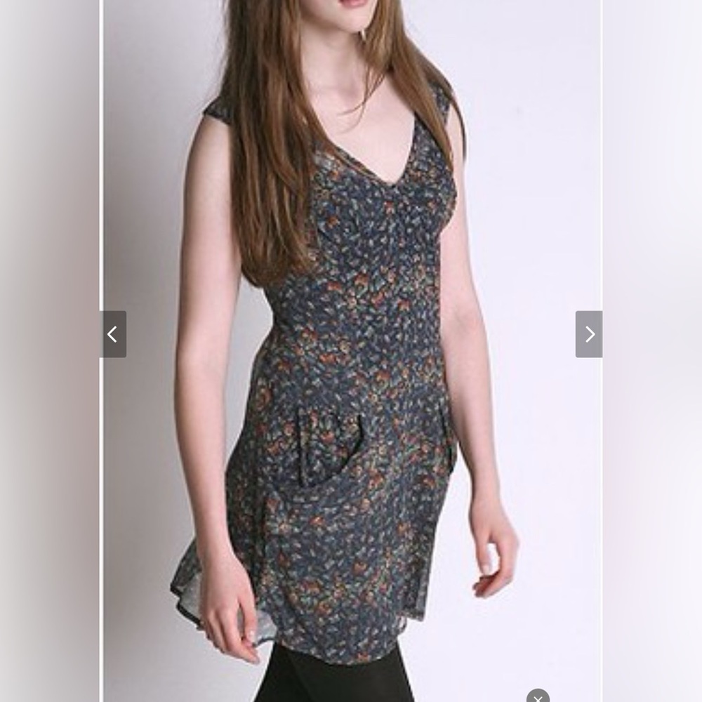 Kimchi Blue Dark Butterfly/Floral Dress,‎ Size XS 100%silk